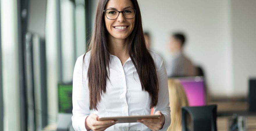 stressed-business-woman-working-from-home-on-lapto-NJS6LS3 stressed-business-woman-working-from-home-on-lapto-NJS6LS3